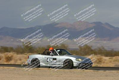 media/Jan-26-2025-SCCA SD (Sun) [[bcf61ed115]]/4-Women Novice/Session 2 (Turn 7 Inside)/